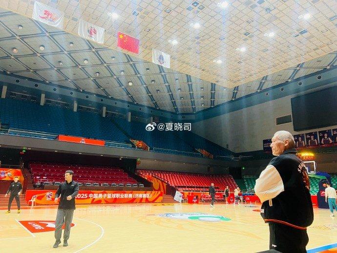 鲜明对比的