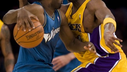 阿里纳斯：我跟队友说把球都给我 只要我场均48分我们就能82胜0负